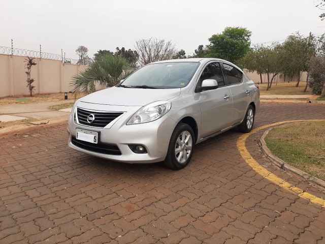 NISSAN VERSA 2014 BAIXA QUILOMETRAGEM