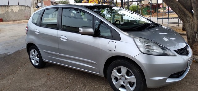 VENDO UM HONDA FIT 2010