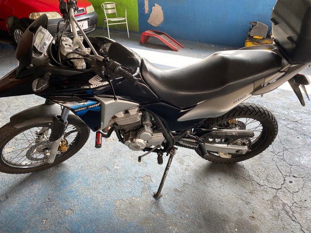 MOTO BEM CONSERVADA