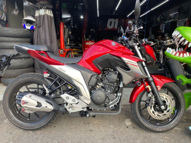 MOTO YAMAHA FZ 250