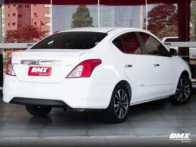 Nissan VERSA FLEX SL 1.6 16V 2014 em Paraná - SóCarrão