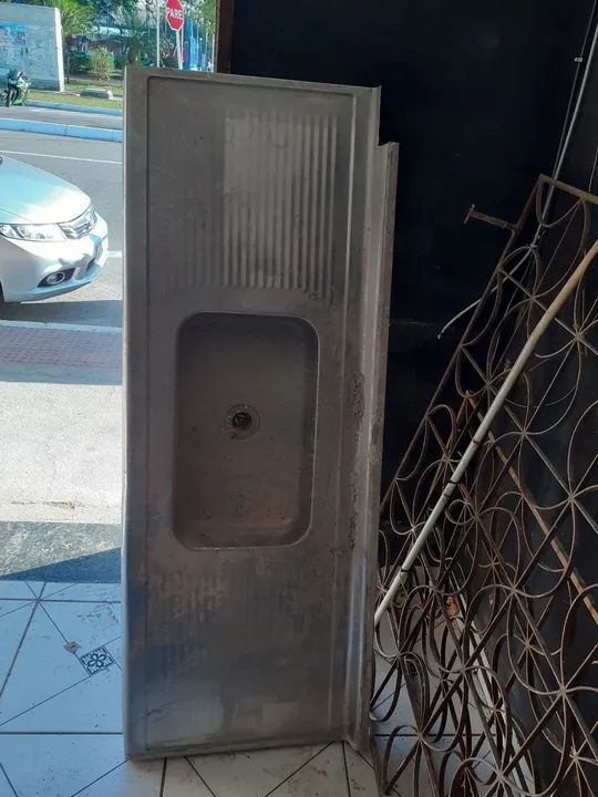 .Grades para janela: 2x120x100 cm, porta e bascula.