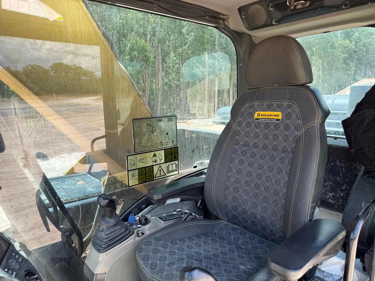 Escavadeira E215C evo/E245C evo, máquina em estado de zero! - Foto 4