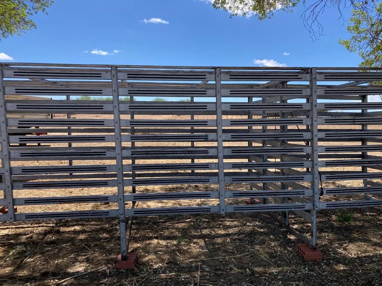 Gaiola de madeira para animais