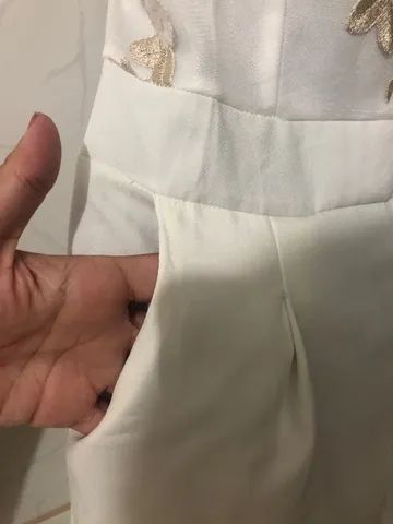 Macacão bege com detalhes dourado (P) - Foto 3