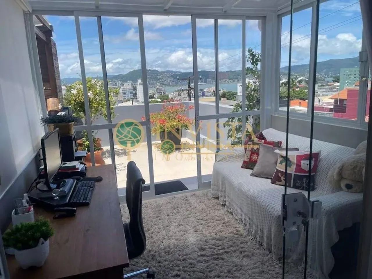 Terraço com vista mar e churrasqueira, piscina, semi mobiliado e 5 quartos - À venda em Fl - Foto 3