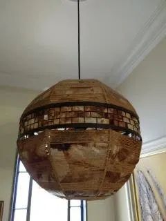 Luminária de teto pendente com estrutura em ferro