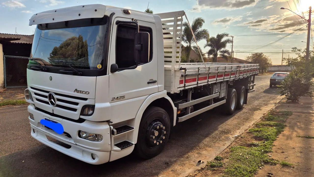 Atego 2425 2011 carroceria - Foto 2