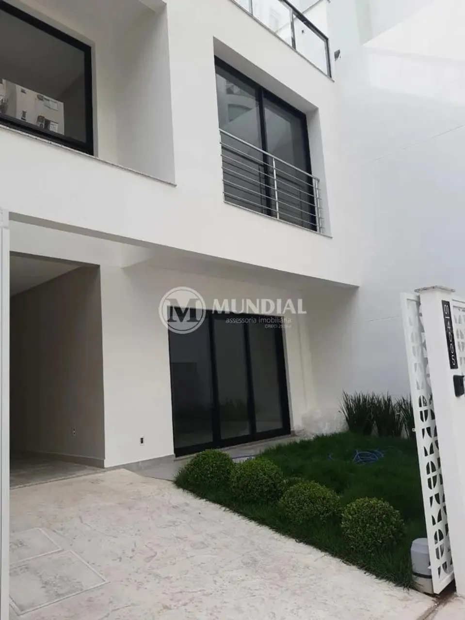 LINDO SOBRADO A VENDA EM BALNEÁRIO CAMBORIÚ