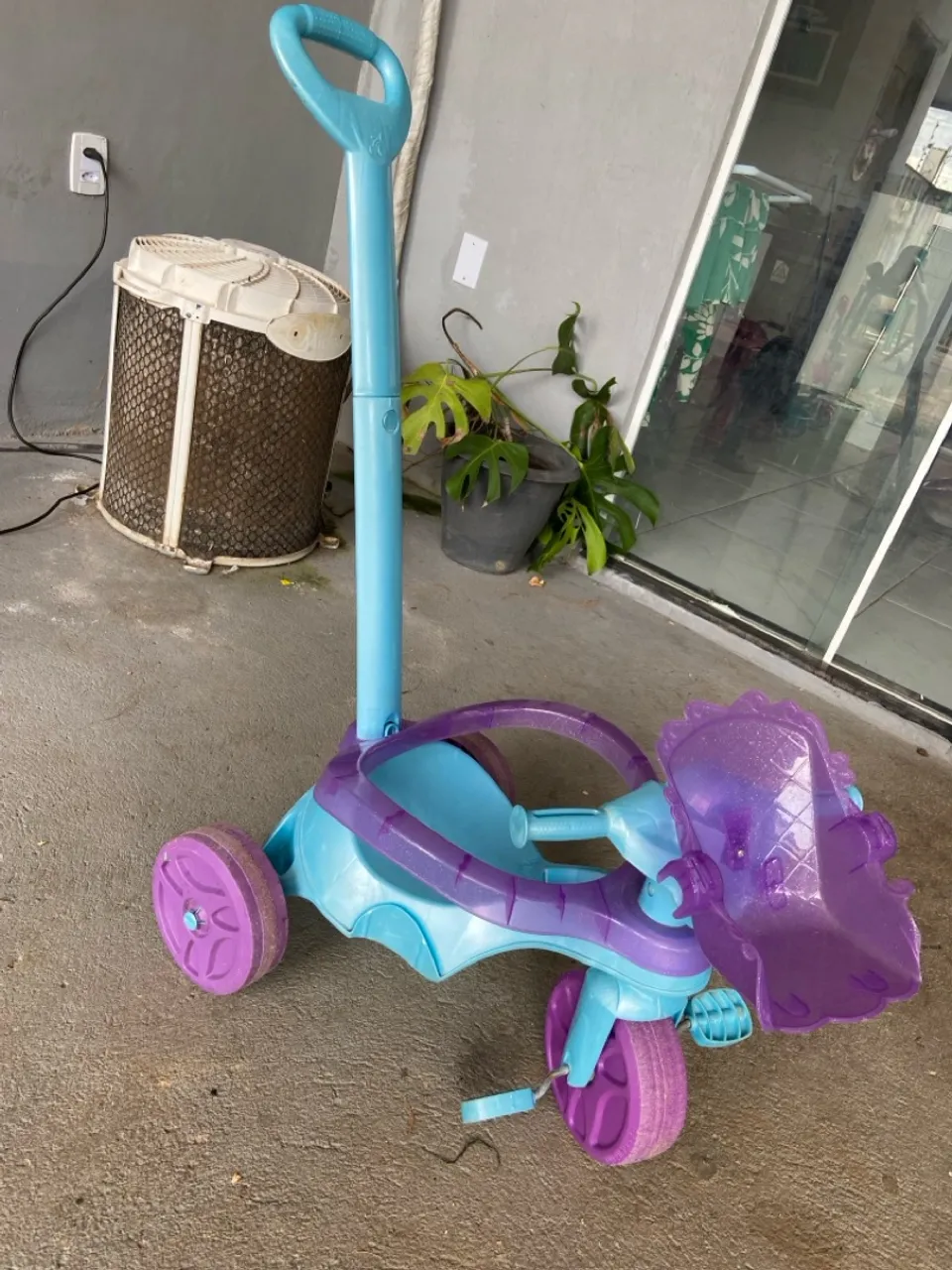 Triciclo Infantil com Empurrador - Azul e Roxo