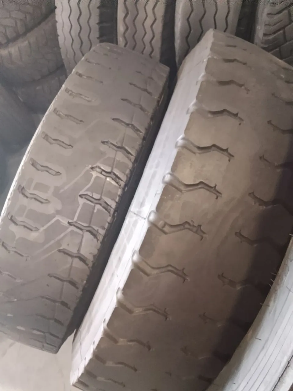 PNEUS 1000///20 CAMINHÃO