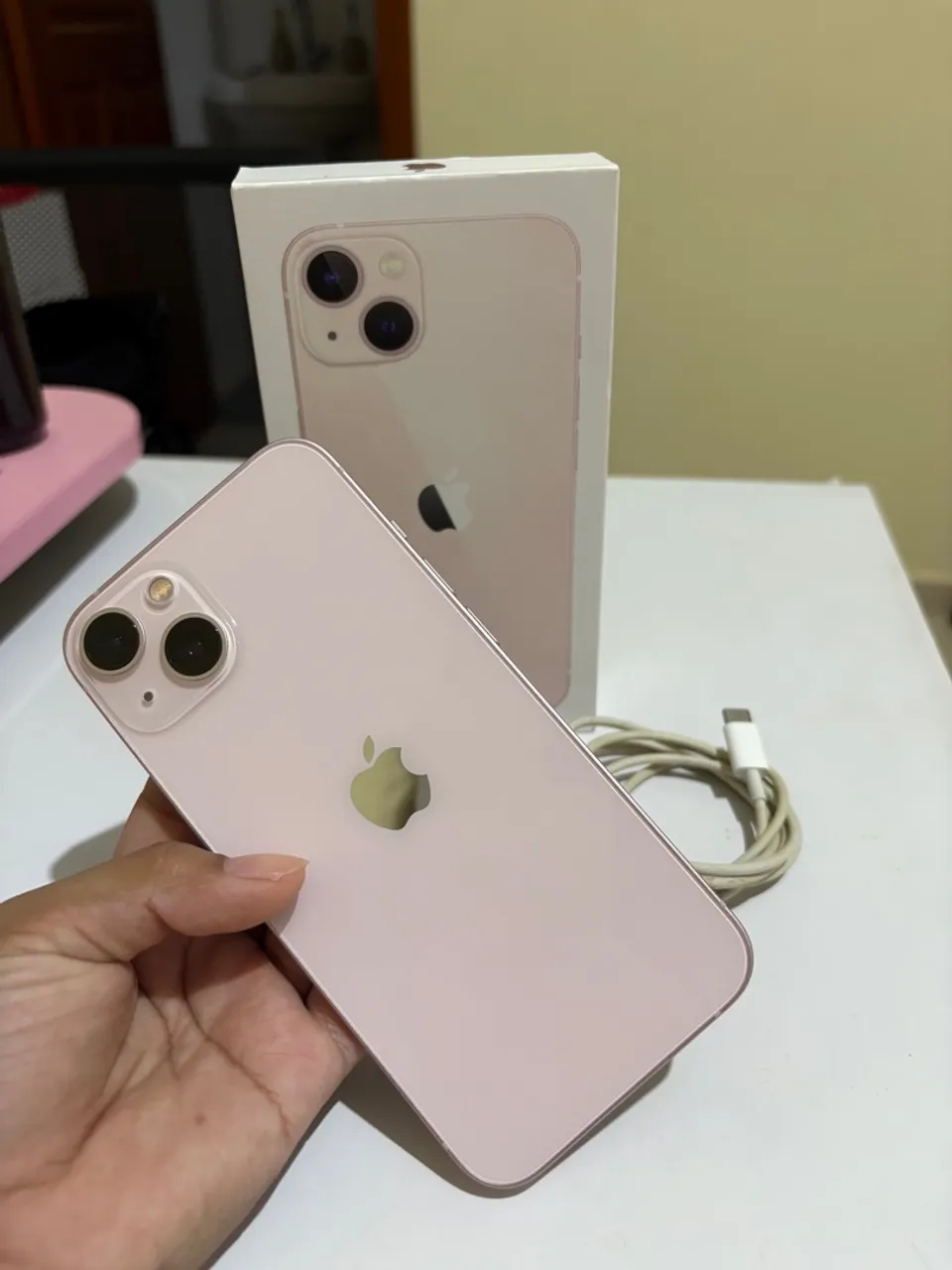 iPhone 13 rosê, 128GB semi novo