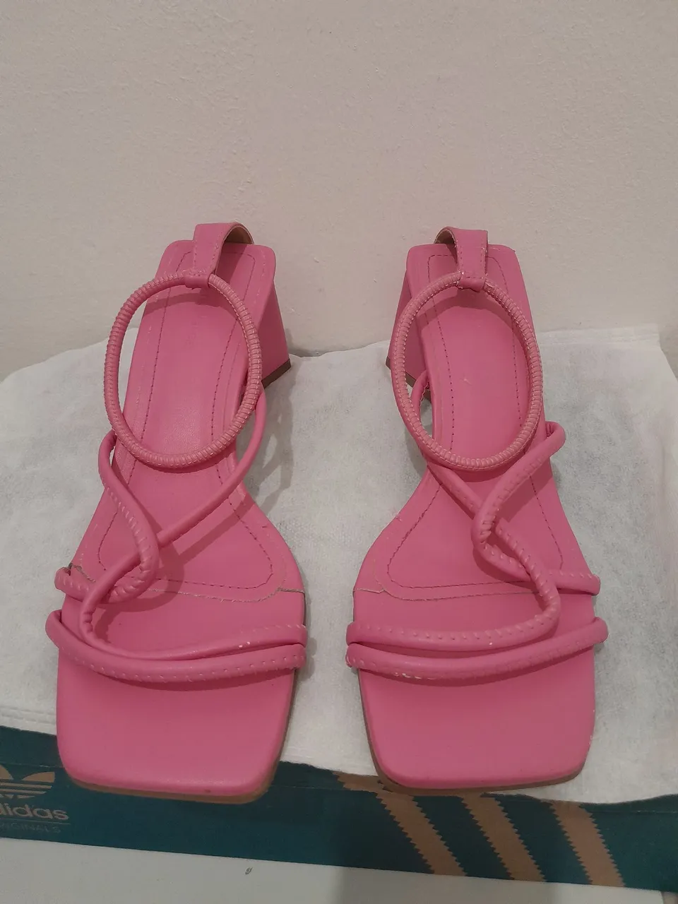 Sandália Rosa Feminina - Elegância e Charme