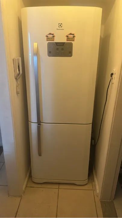 Geladeira em ótimo estado! Eletrolux branca  - Foto 2
