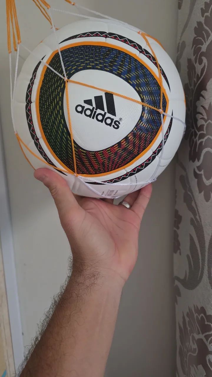 Bola de futebol Nike e Adidas - Esportes de Quadra e Ao Ar Livre