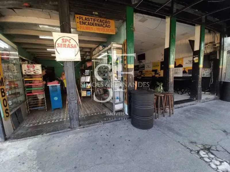 Méier - Lucídio Lago - Conjunto de lojas - bazar - 15 kitnets.