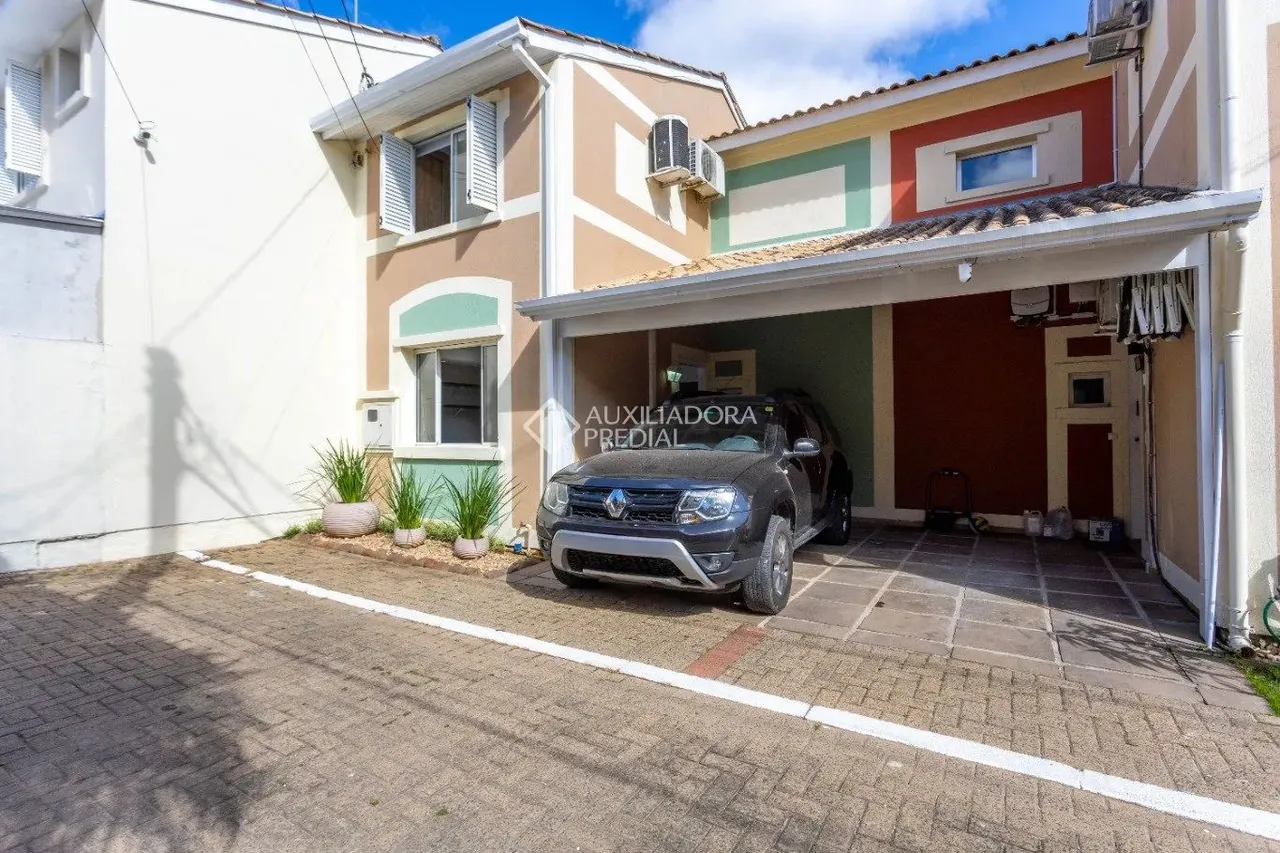 Casa residencial com 86 m², 3 dormitórios, à venda no bairro Humaitá.