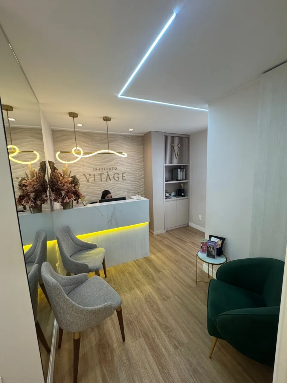Sala comercial pronta para trabalhar. 