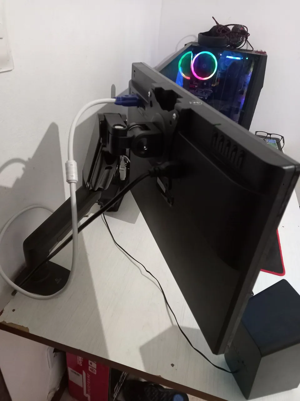Monitor FOX 19"5 + Suporte Articulado + Cabo VGA + Cabo HDMI