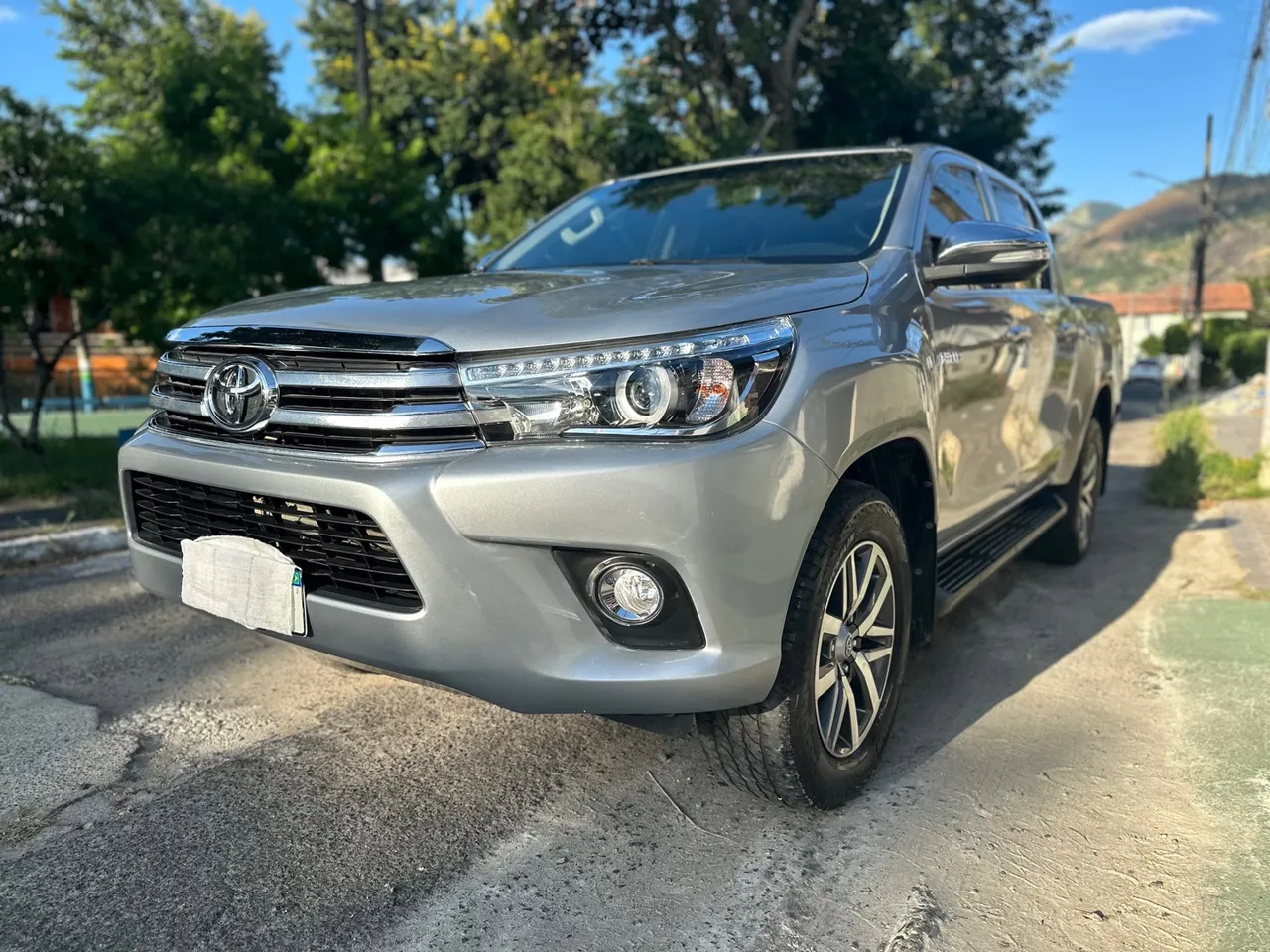 TOYOTA HILUX 2017 Usados e Novos