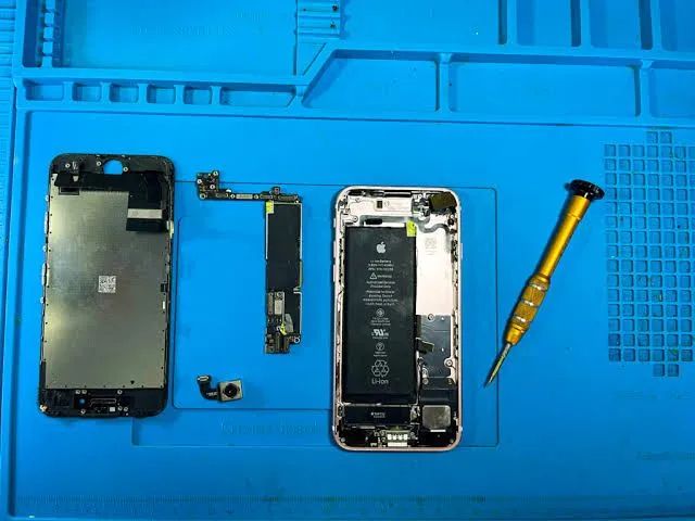 Vários celulares desmotado