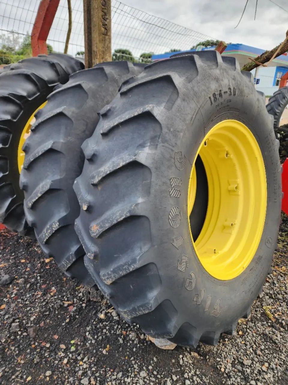 Par de Pneus Agrícolas Completos Usados, Medida: 18.4-30 R1, Firestone 10 Lonas - Foto 2