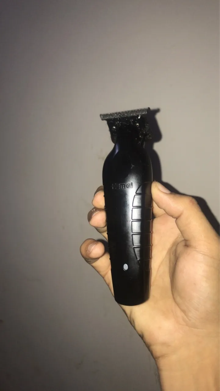 Máquina de Cortar Cabelo Profissional - Kemei