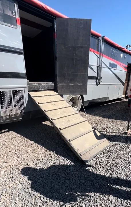 MOTORHOME COM CAVALEIRA - Foto 14