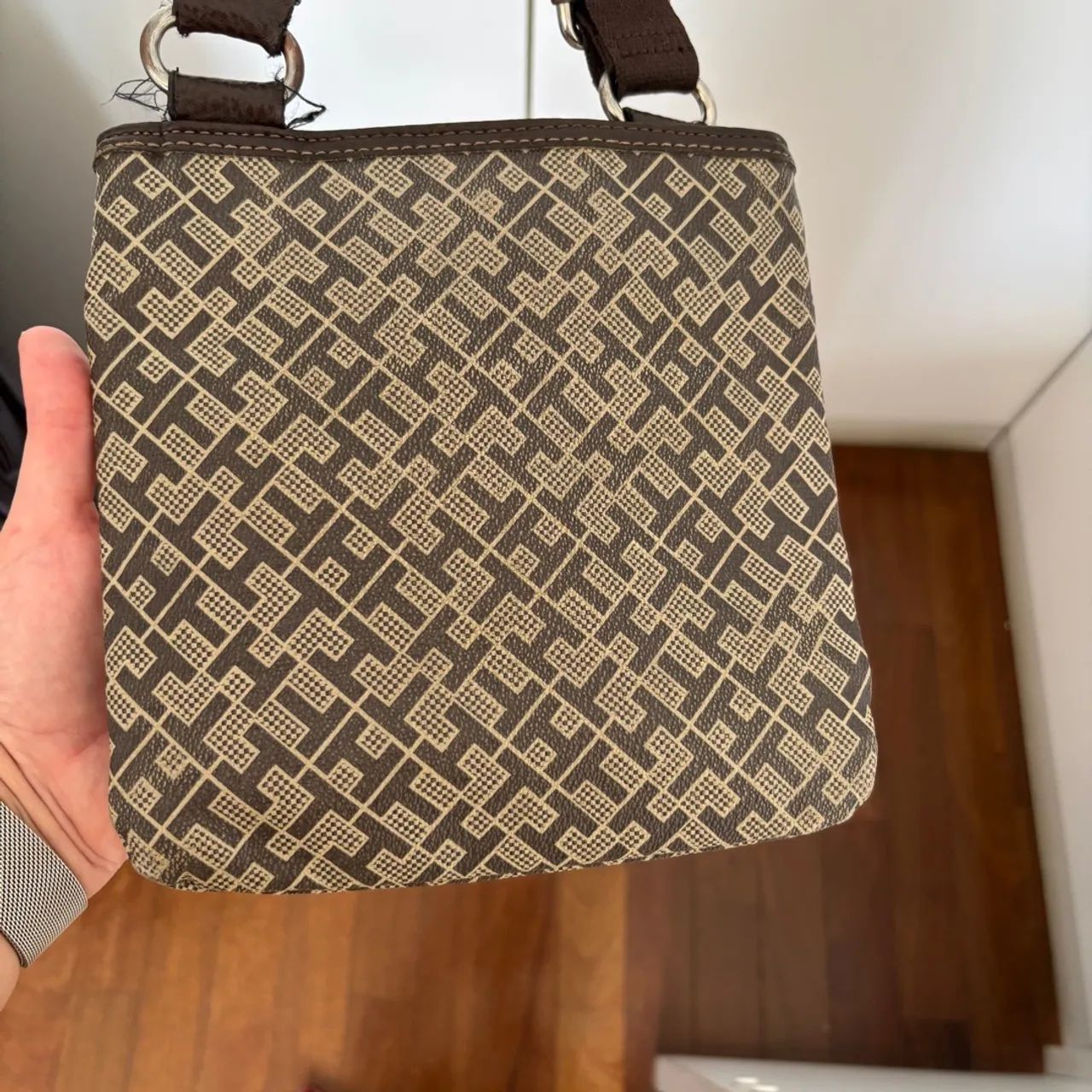 Bolsa de Ombro Tommy Hilfiger Marrom - Foto 4