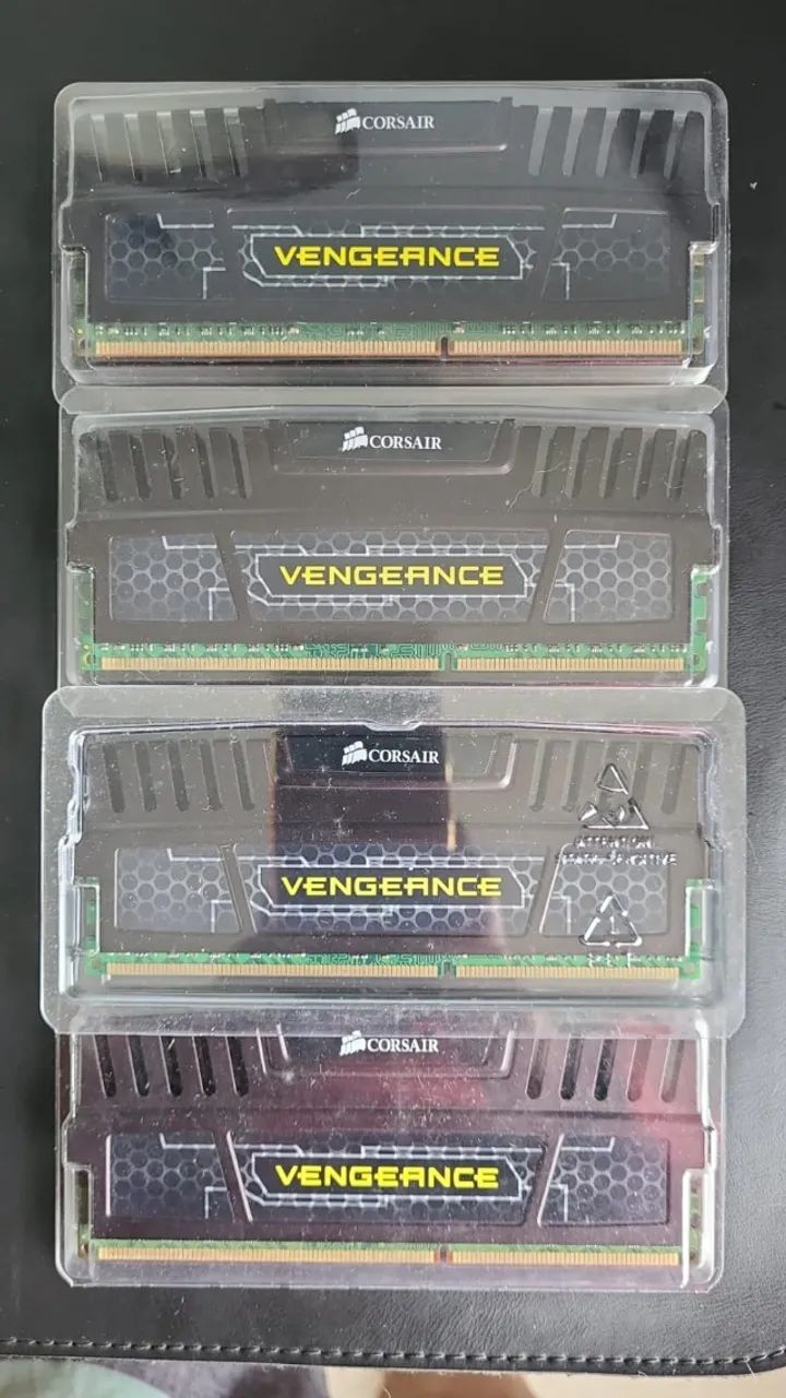 CORSAIR Vengeance DDR3 1600 MHz Memory - 2 packs of 8GB (4 memories in total)64312623323137124