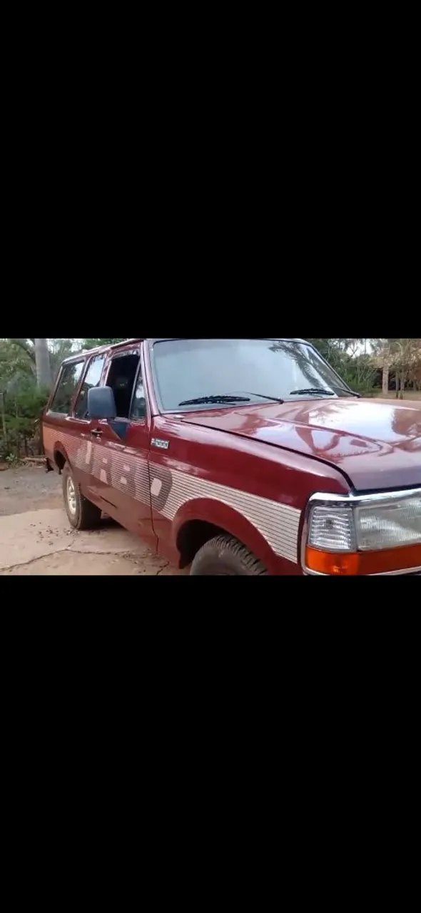 F1000 com 9 lugares conservada