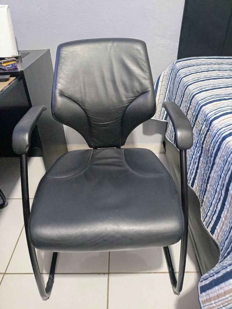 2 Cadeiras Executiva em Couro escritório  - Foto 5