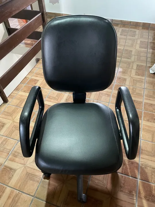 Cadeira de Escritório Giratória com Rodinhas