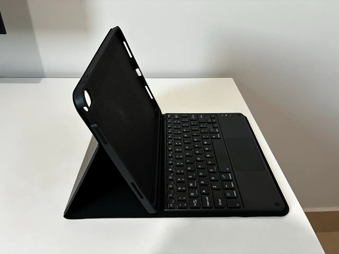Capa com Teclado para iPad 10 e 11 Geração (A16) - Sem Uso - Foto 3