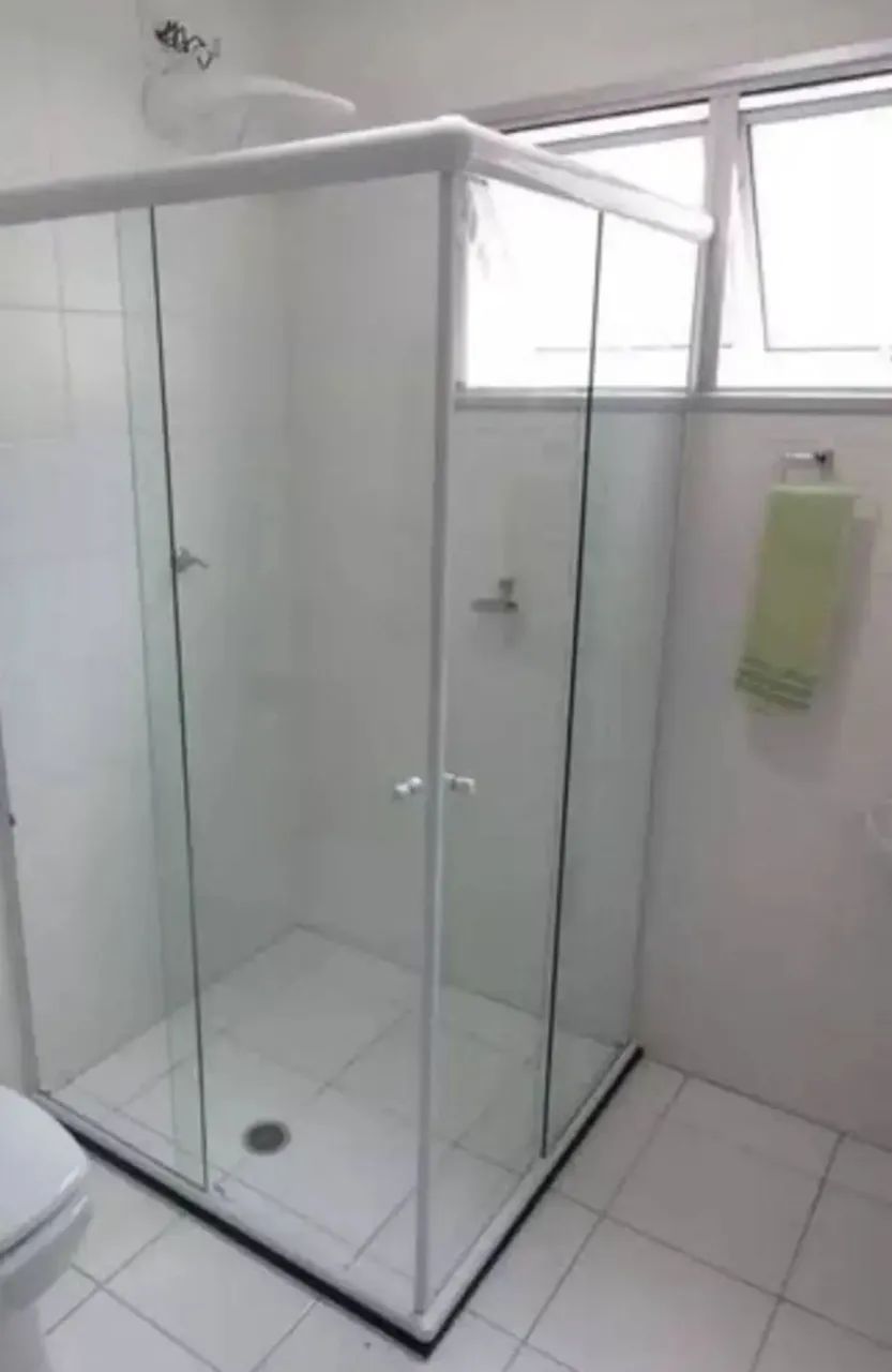 Bathroom enclosure64307024261633122