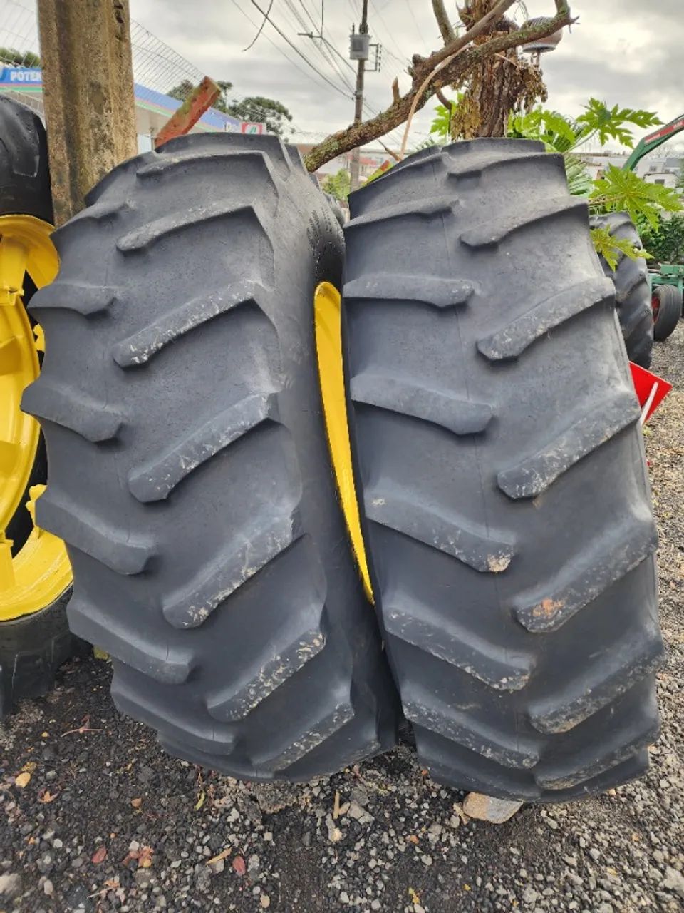 Par de Pneus Agrícolas Completos Usados, Medida: 18.4-30 R1, Firestone 10 Lonas - Foto 3