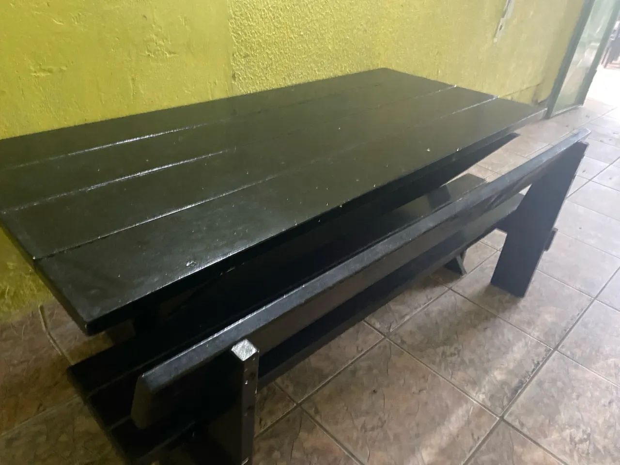Mesa com banco de madeira maciça  - Foto 3