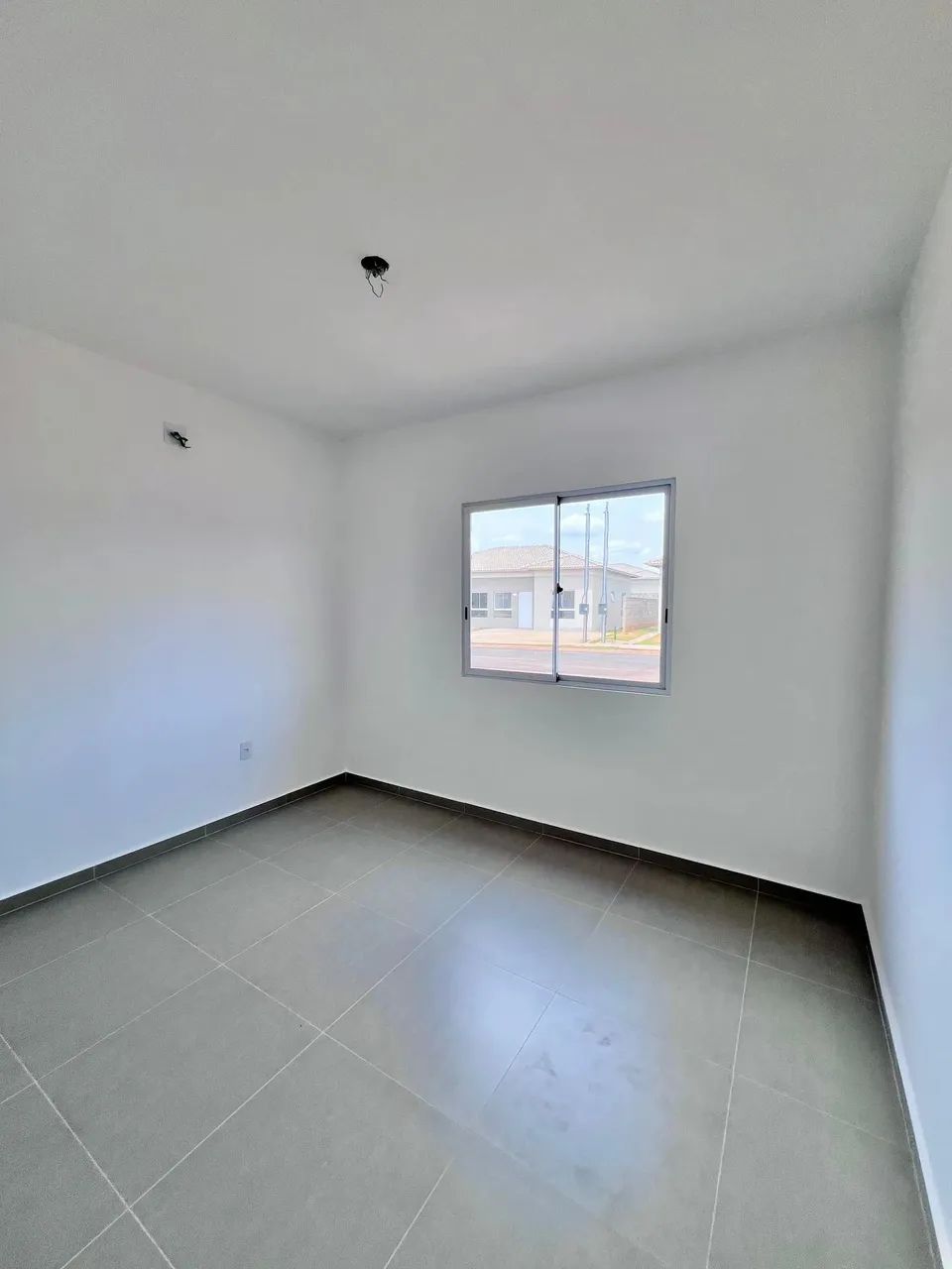 CASA TÉRREA C/ ARMÁRIOS E AR CONDICIONADO, COND. ORIGEM DO SOL, 3 QTOS 1 SUÍTE - Foto 3
