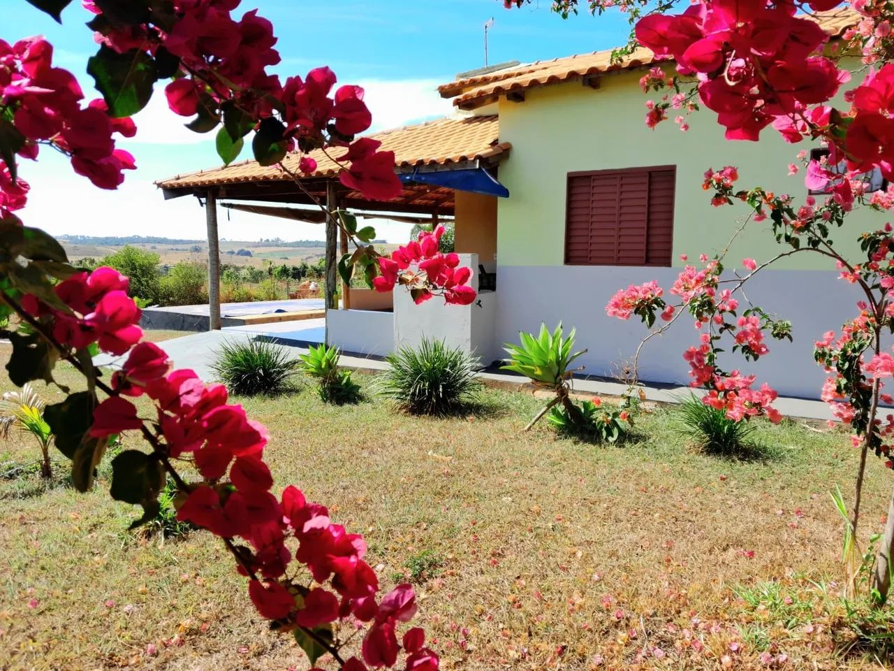 Chácara 2.500m2 com Casa 3/4 e Piscina aquecida.