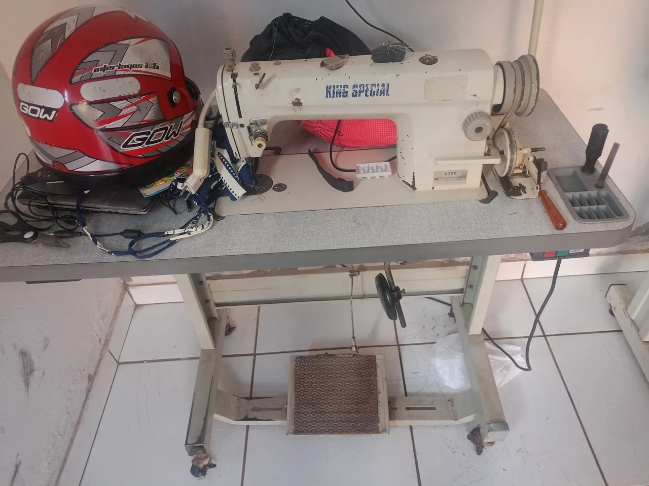 Máquina de Costura Industrial King Special e orveloque ponto cadeia