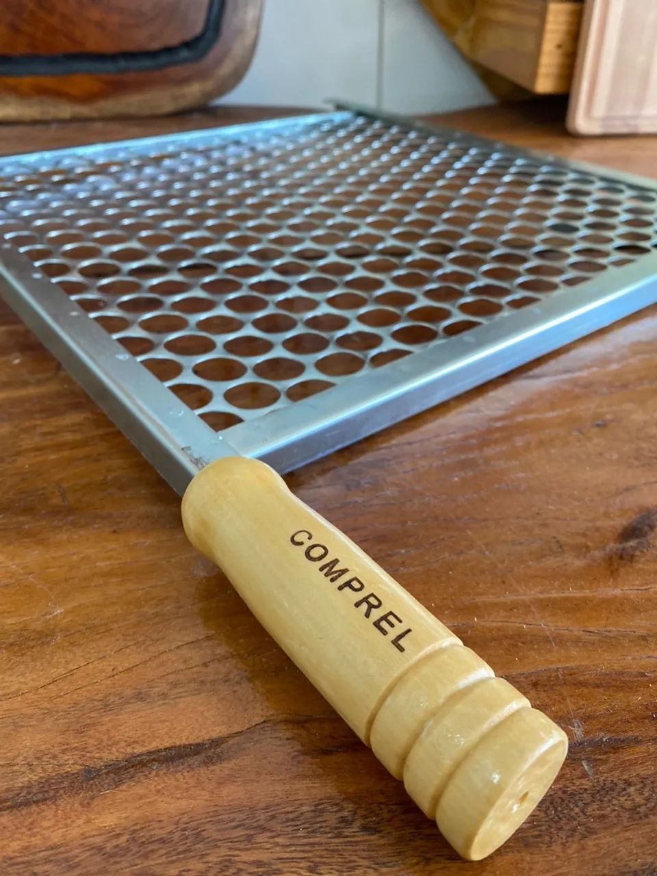 Grelha para churrasco com cabo de madeira a pronta entrega  - Foto 3