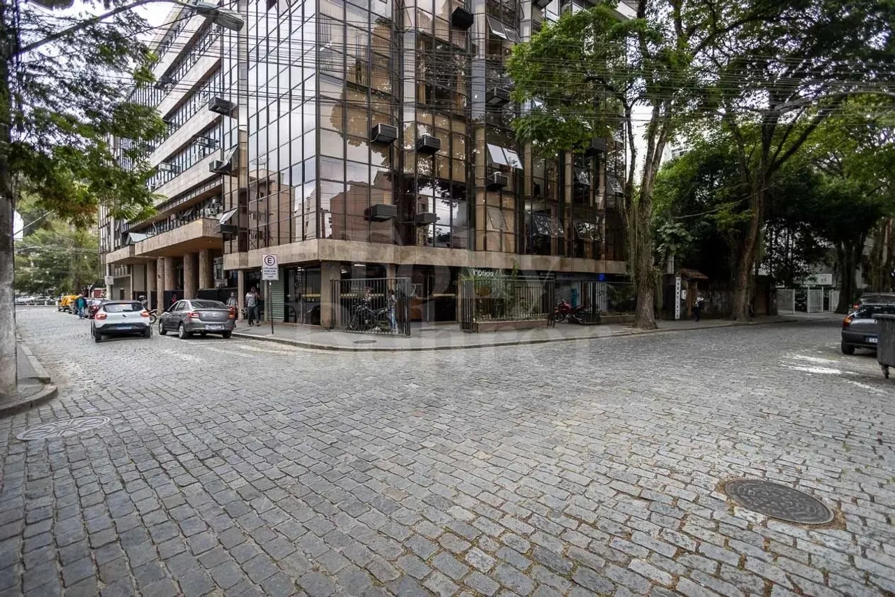 Sala com 21m² no Centro - Nova Friburgo/RJ.