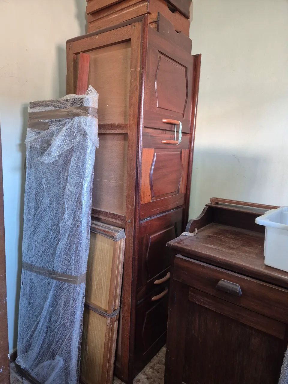 Roupeiro Mogno Maciço 4 portas