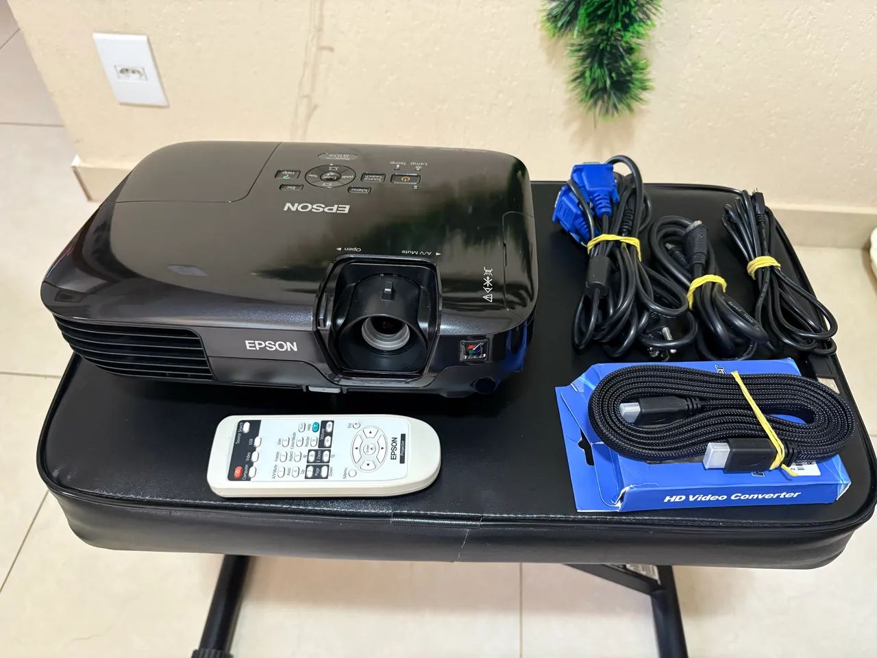 Projetor E Data Show Epson Powerlite S10+ Preto 64396663332995123