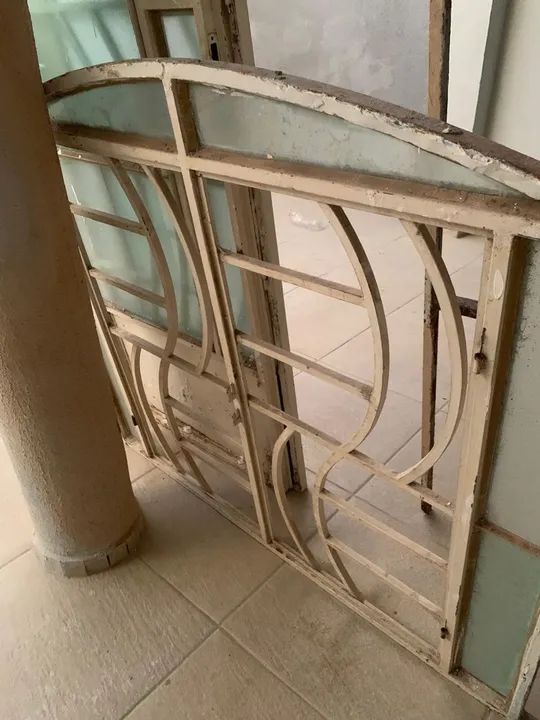 Porta e janela de ferro 