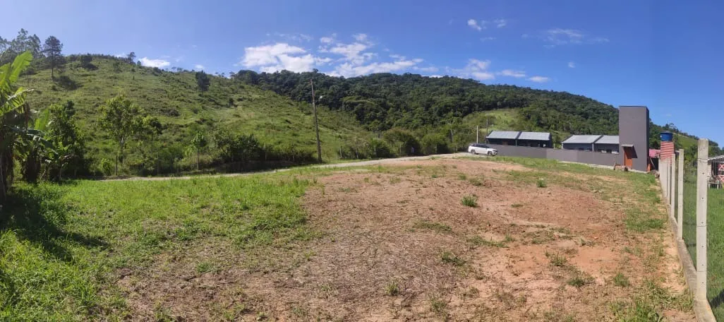 Terreno c/ +de 2000m2, + 4 Casas Individuais +1.200m2 de terreno p/ construção