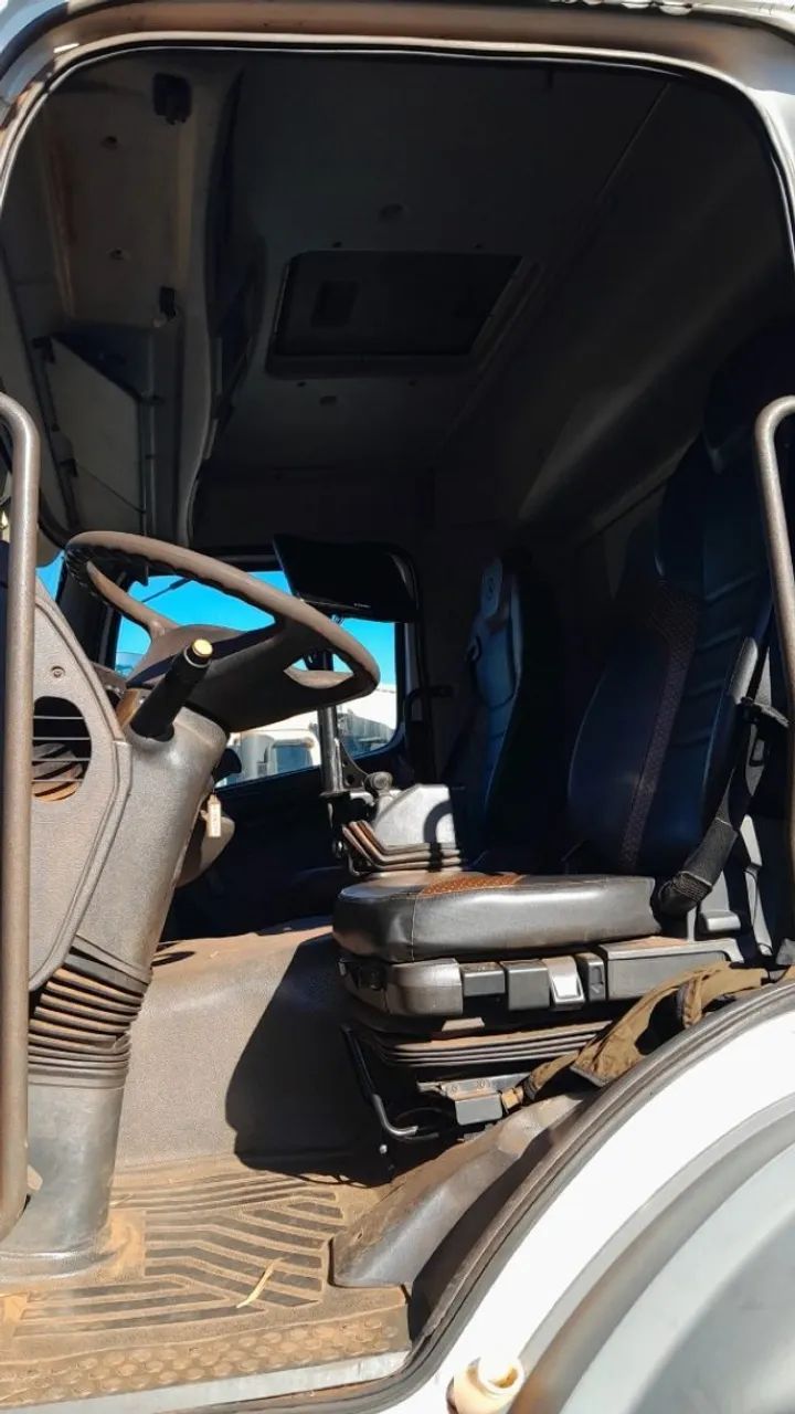 caminhão autônomo MB 3131 8x4 c/ pneu alta flutuação + transbordo santa izabel de 21 ton - Foto 9