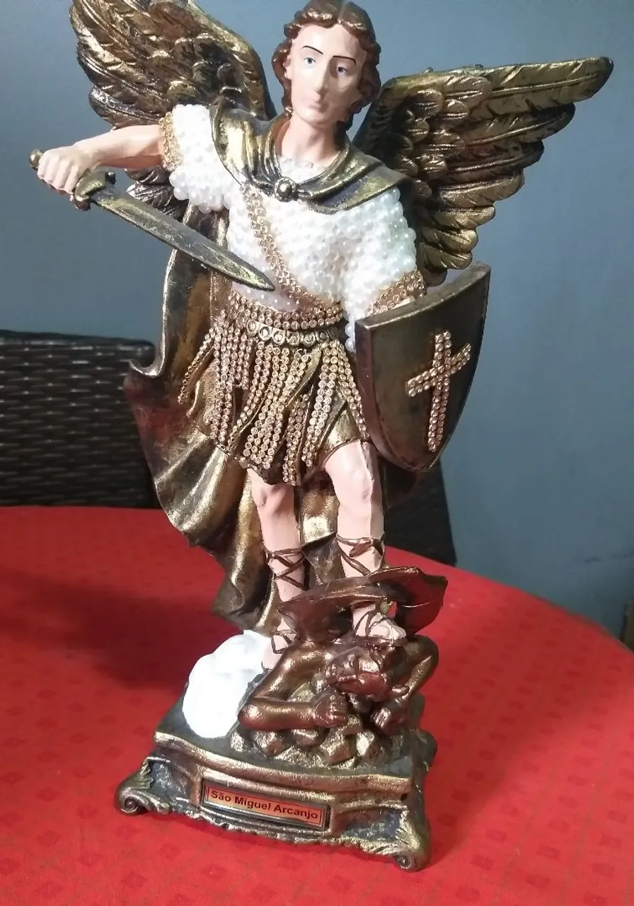 Escultura de São Miguel Arcanjo
