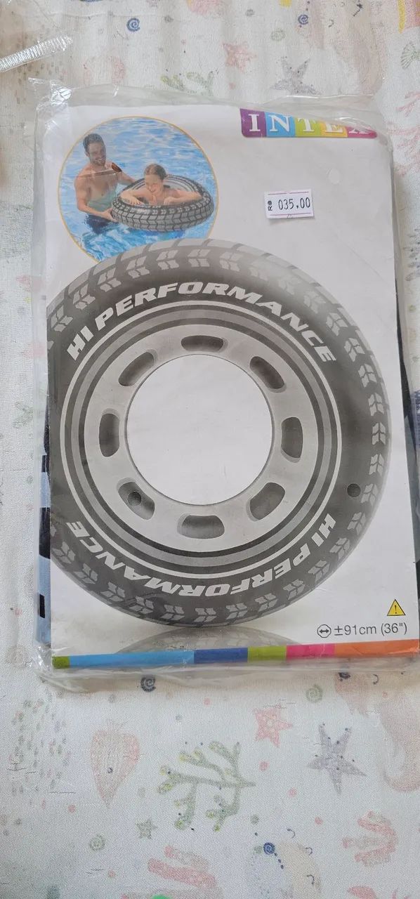 Bóia em formato de pneu