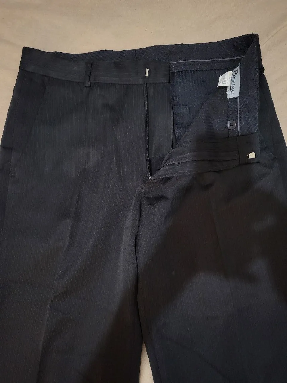Calça de alfaiataria, modelo clássico italiano